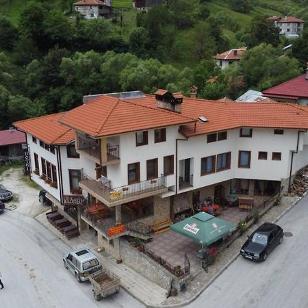Къща За Гости Камината 特里格拉德 外观 照片