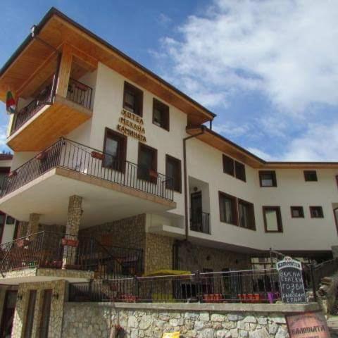 Къща За Гости Камината 特里格拉德 外观 照片