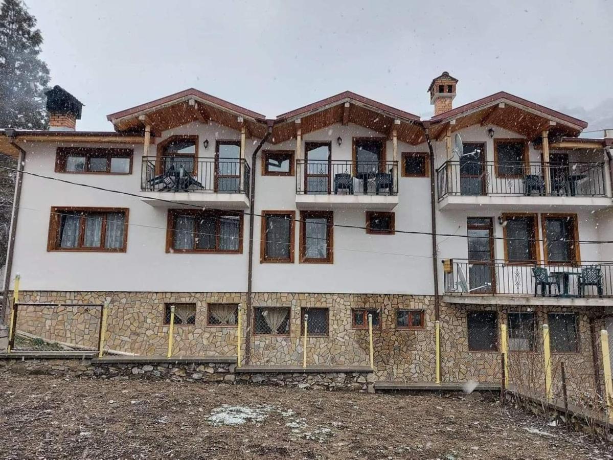 Къща За Гости Камината 特里格拉德 外观 照片